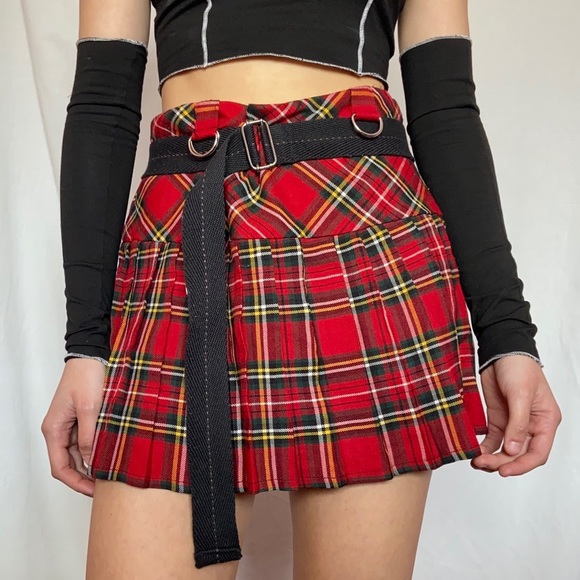 Red plaid skirt - Picture 1 of 3